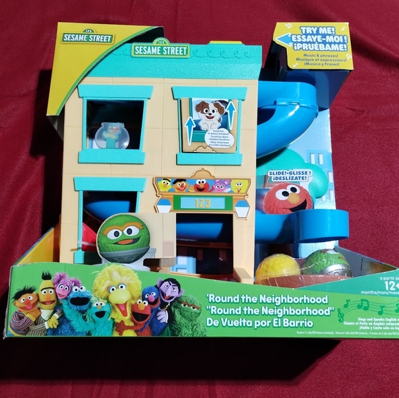 Sesame Street 'Round the Neighborhood 4-piece Ball Drop Playset and Figure - Picture 1 of 2